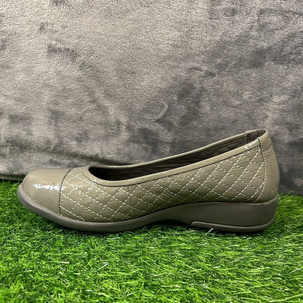 Gravity Defyer VersoShock Flats Womens 10.5 Gray Quilted Patent Leather